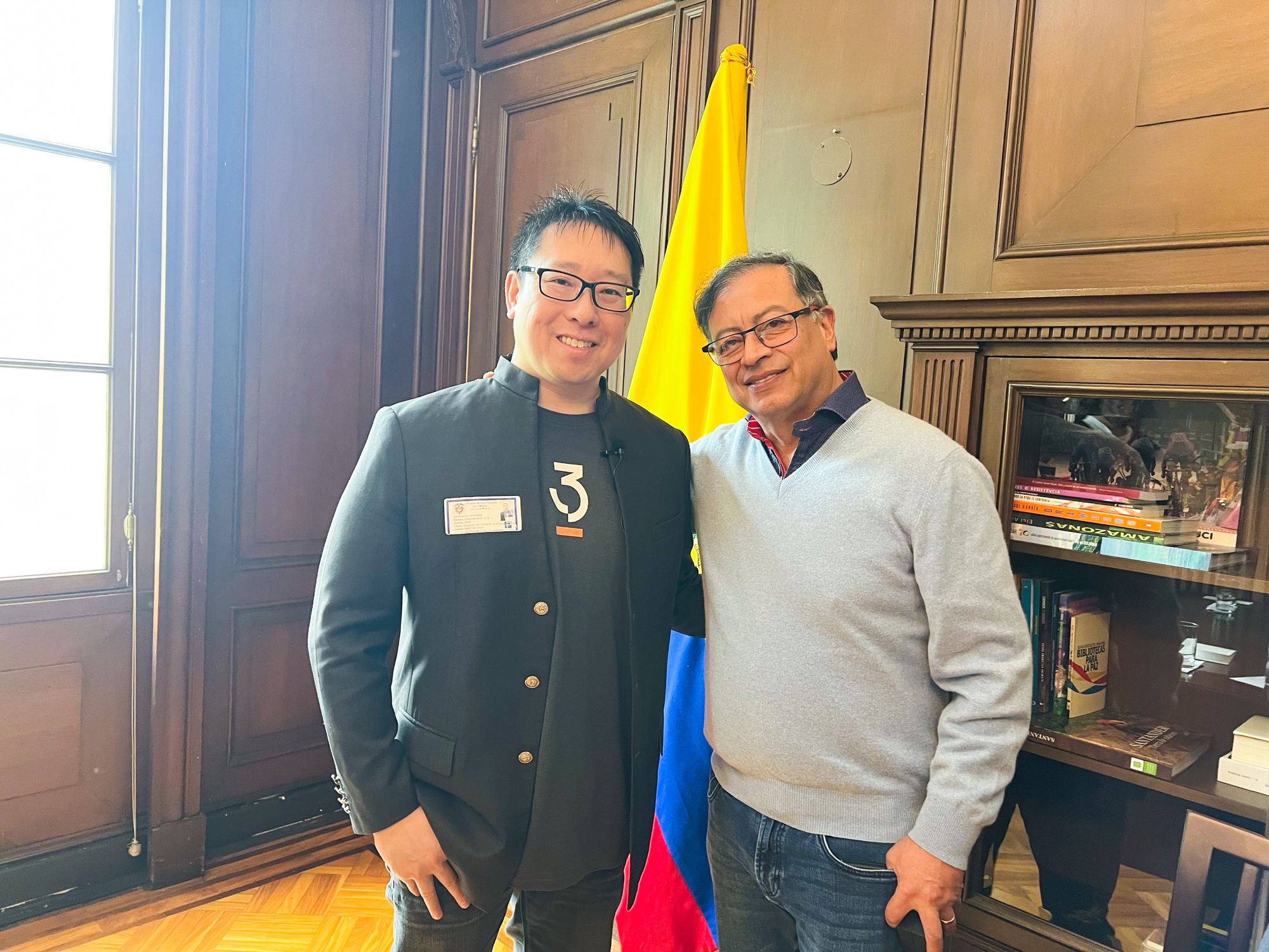 JAN3 CEO Samson Mow poses for photo with Colombia president Gustavo Petro.