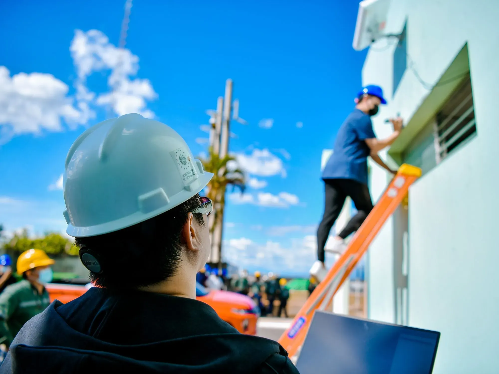 Samson Mow and Jonathan Zhang Working on a Blockstream Satellite Installation