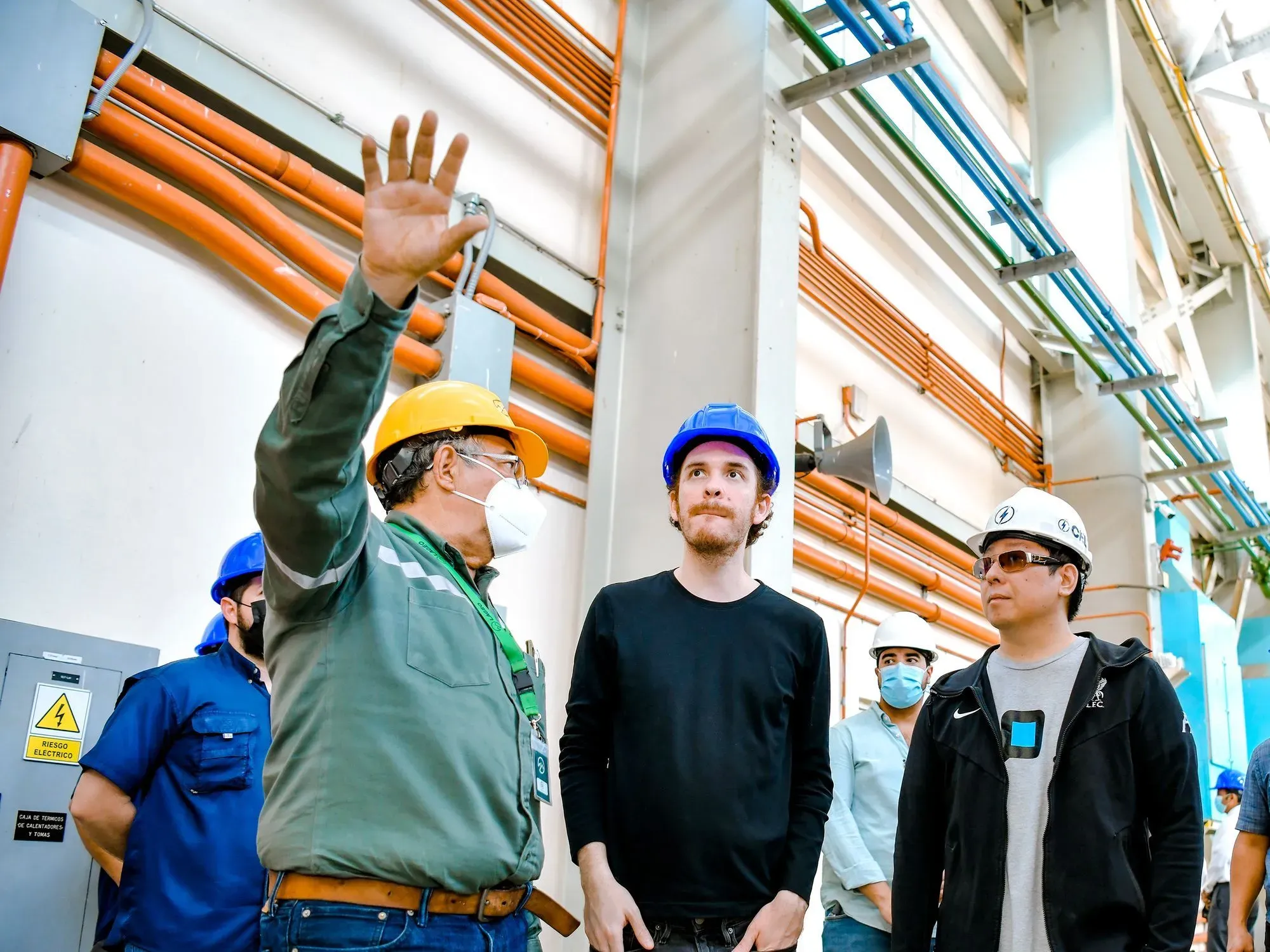 Samson Mow and Yusef Bukele Tour the LaGeo Geothermal Plant at Berlin